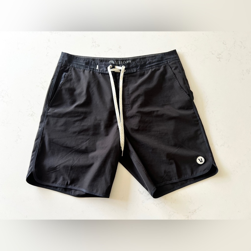 Vuori Men's Cruise Boardshorts Shorts - Black - Size 32 - Style # V314